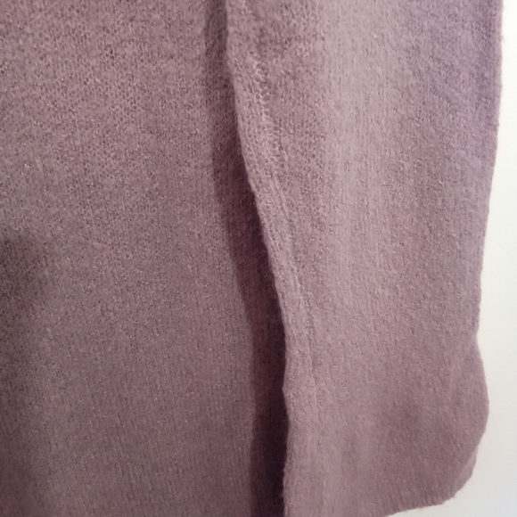 Pretty, Soft, Mauve V Neck Sweater with Flare Sleeves - Picture 13 of 14